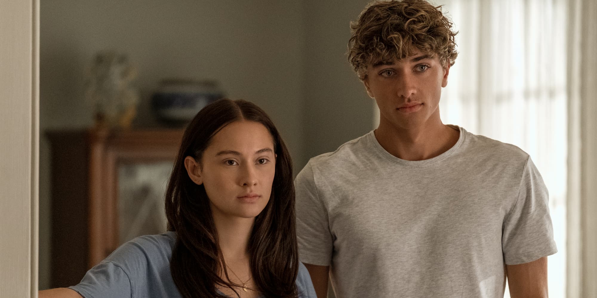 Lola Tung (Belly) et Gavin Casalegno (Jeremiah) dans la saison 2 de "L'été où je suis devenue jolie".