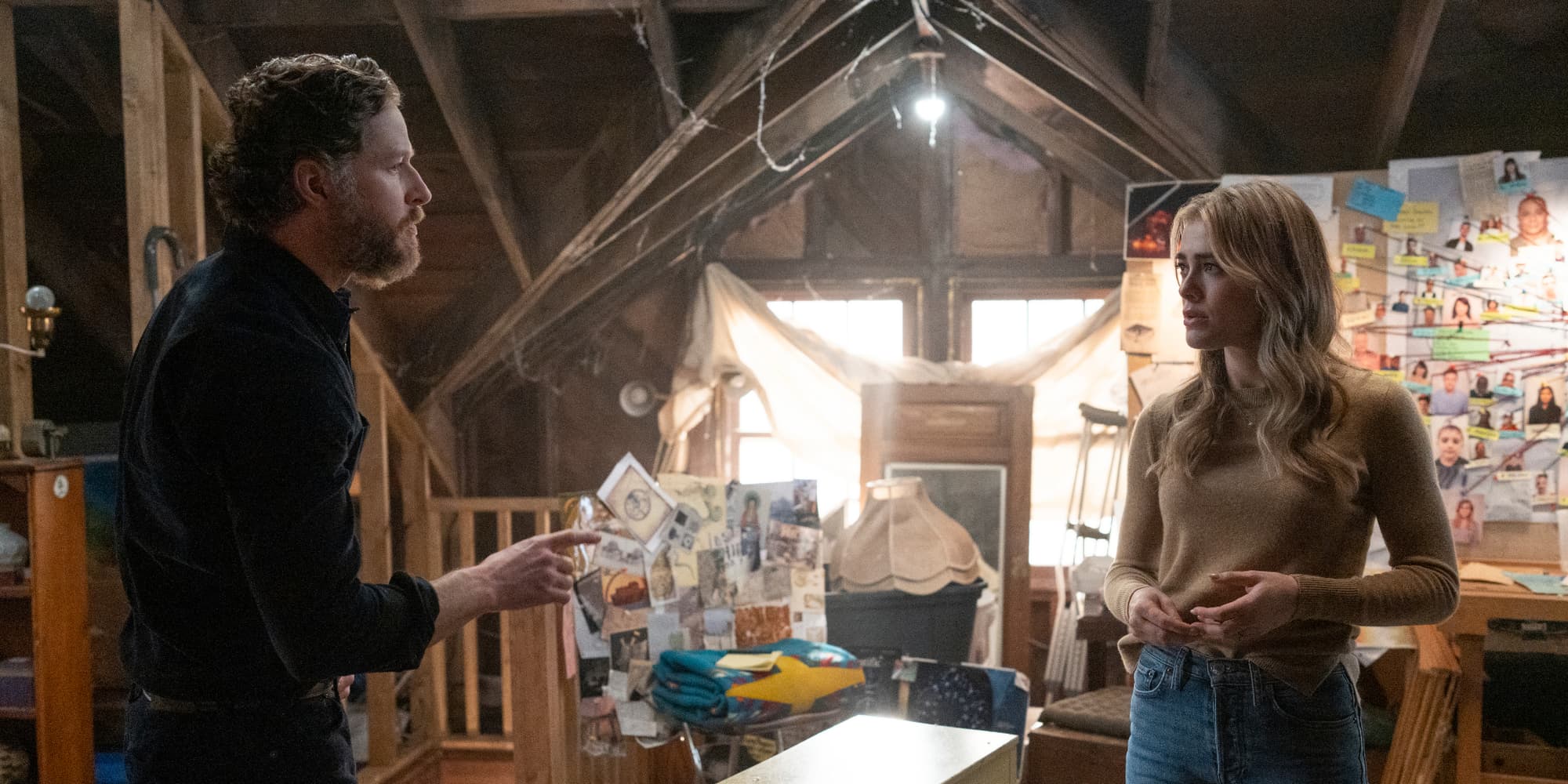 L'enquête s'épaissit pour Ben (Josh Dallas) et Michaela Stone (Melissa Roxburgh) dans la saison 4 de "Manifest".