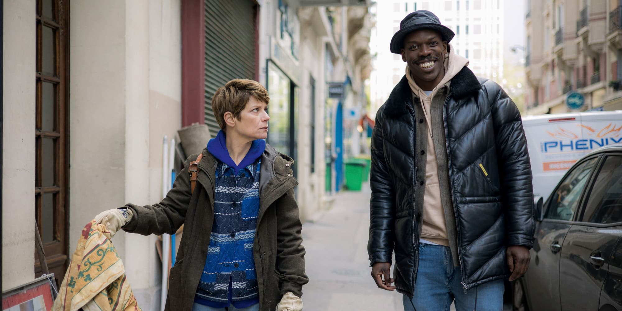 Marina Foïs et Jean-Pascal Zadi dans la saison 1 d'En Place, disponible sur Netflix.