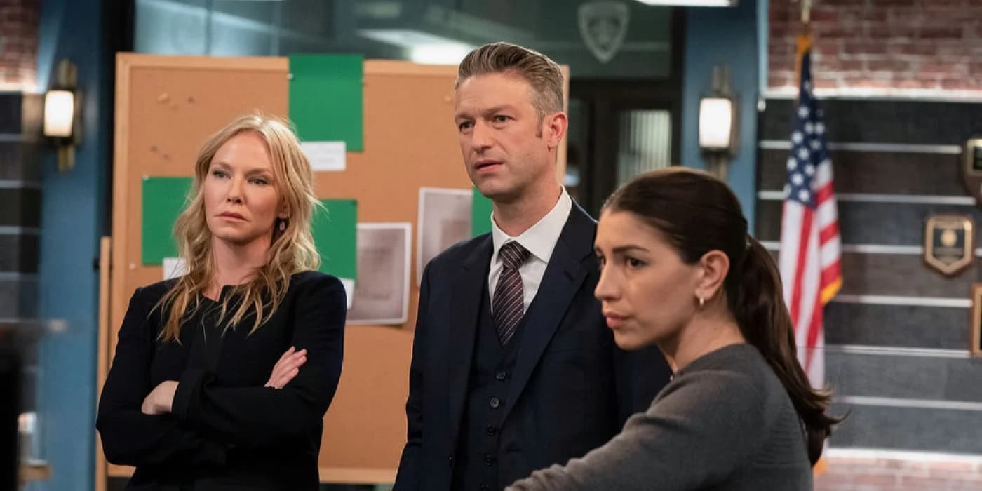 Kelli Giddish, Jamie Gray Hyder et Peter Scanavino dans la saison 22 de ''New York, unité spéciale''.