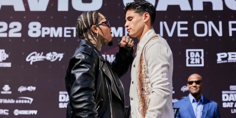 Le face off entre Gervonta Davis et Ryan Garcia lors de la conférence de presse de Los Angeles, le 9 mars dernier