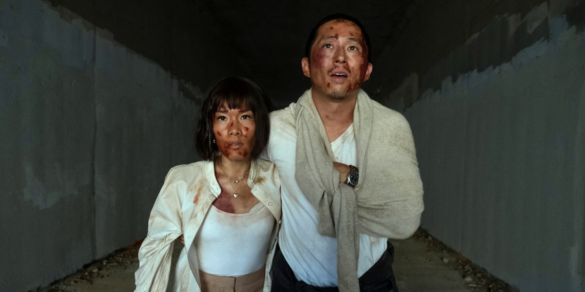 Ali Wong dans le rôle d'Amy et Steven Yeun, l'interprète de Danny dans l'épisode 10 de la série Netflix Acharnés (Beef)