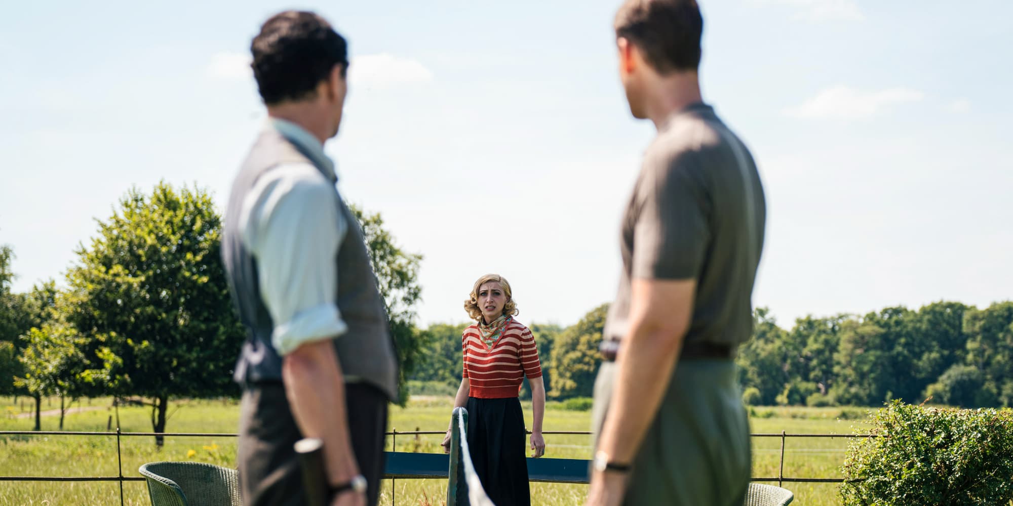 Ella Lily Hyland, au second plan, dans la mini-série ''L'Heure Zéro'', à découvrir sur Canal+ dès ce 13 novembre.