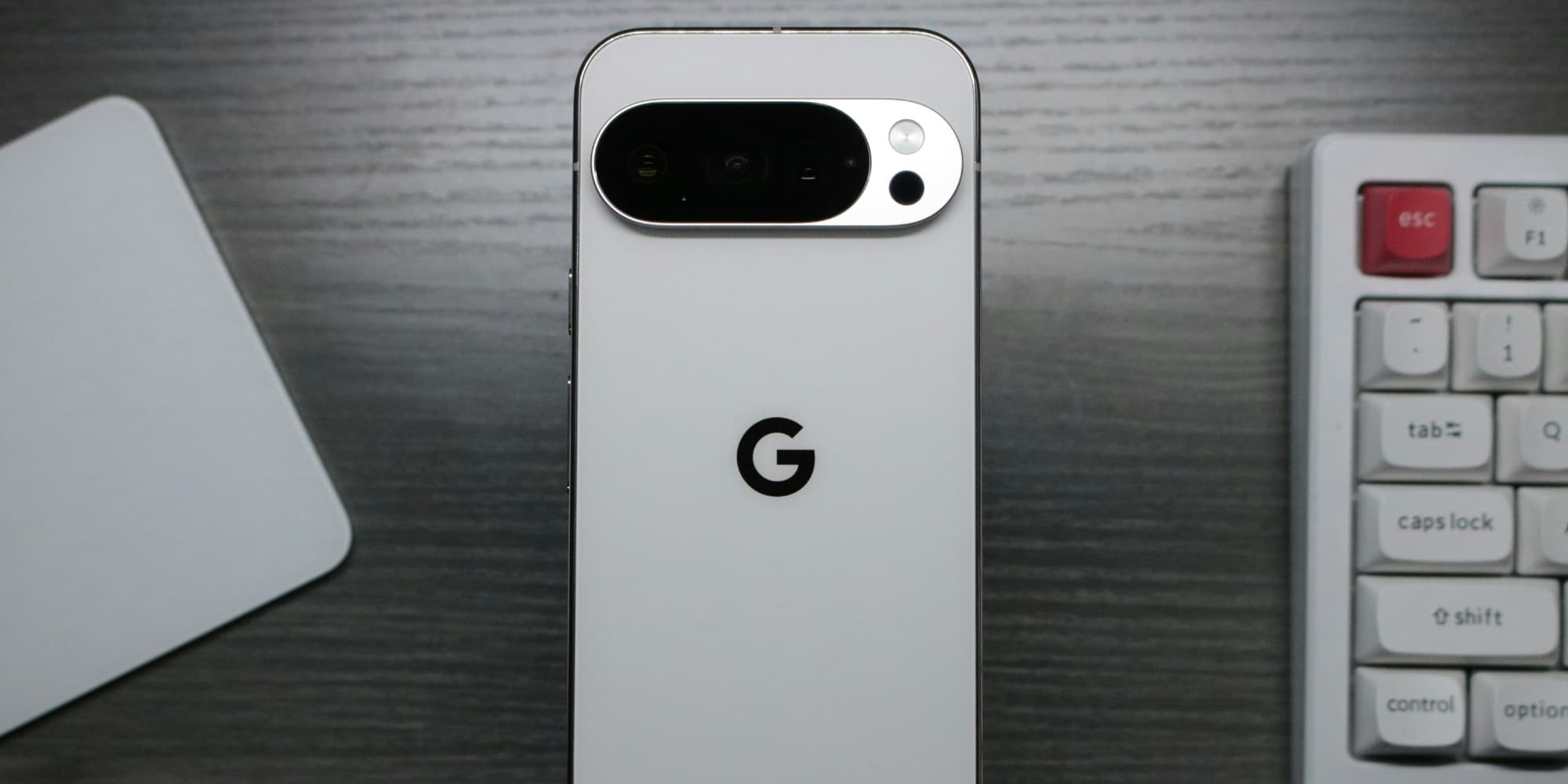 Craquez pour le nouveau Google Pixel 10, accompagné du bracelet connecté Fitbit Charge 6 en prime chez SFR !