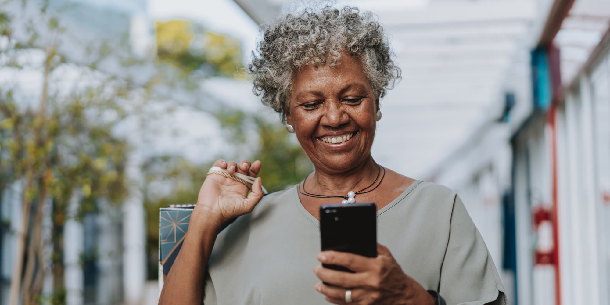 Le smartphone peut-il s'avérer bénéfique pour nos aînés ?
