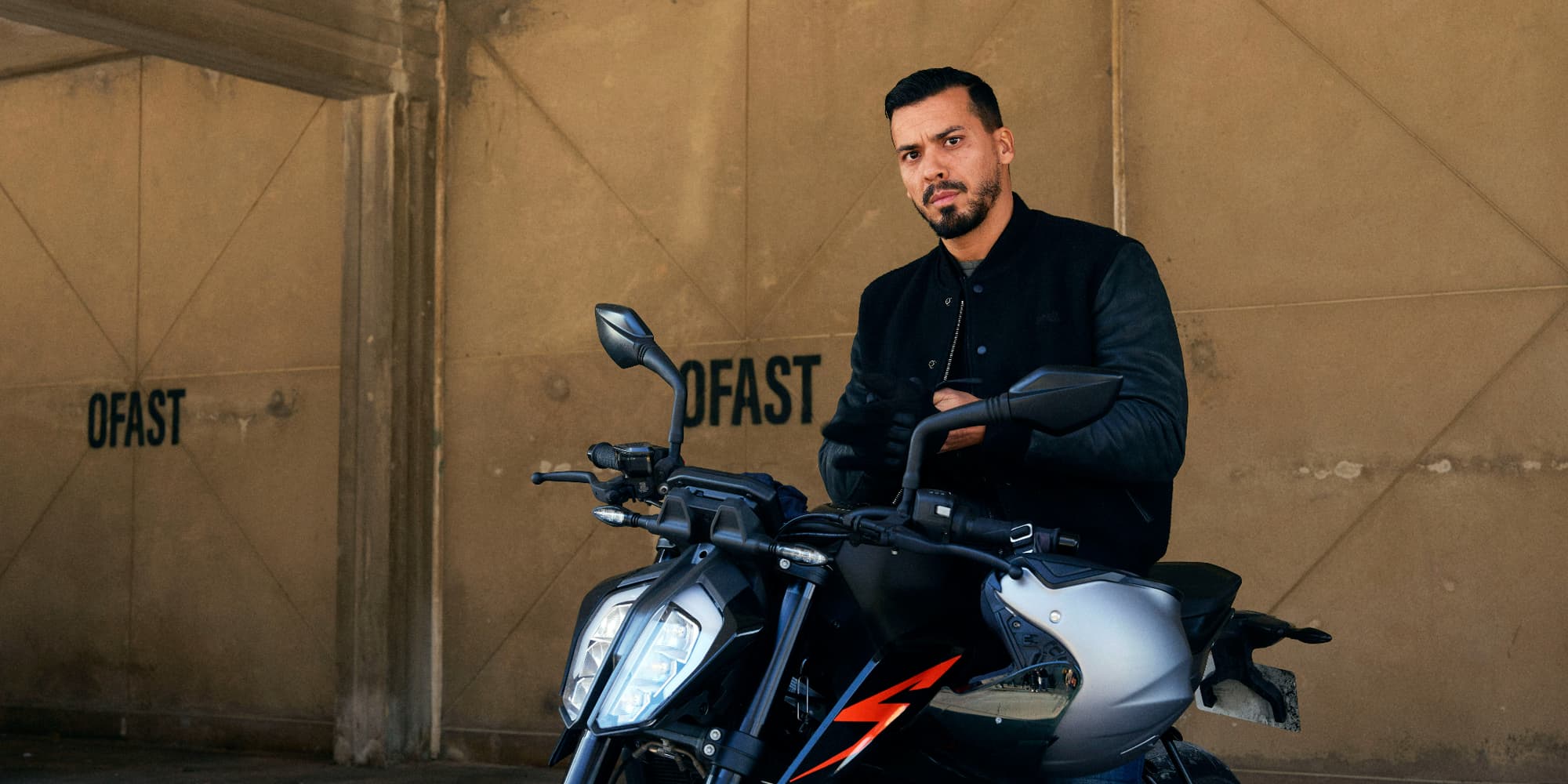 Tewfik Jallab dans ''Pax Massilia'', la nouvelle série d'Olivier Marchal, disponible sur Netflix depuis ce 6 décembre.