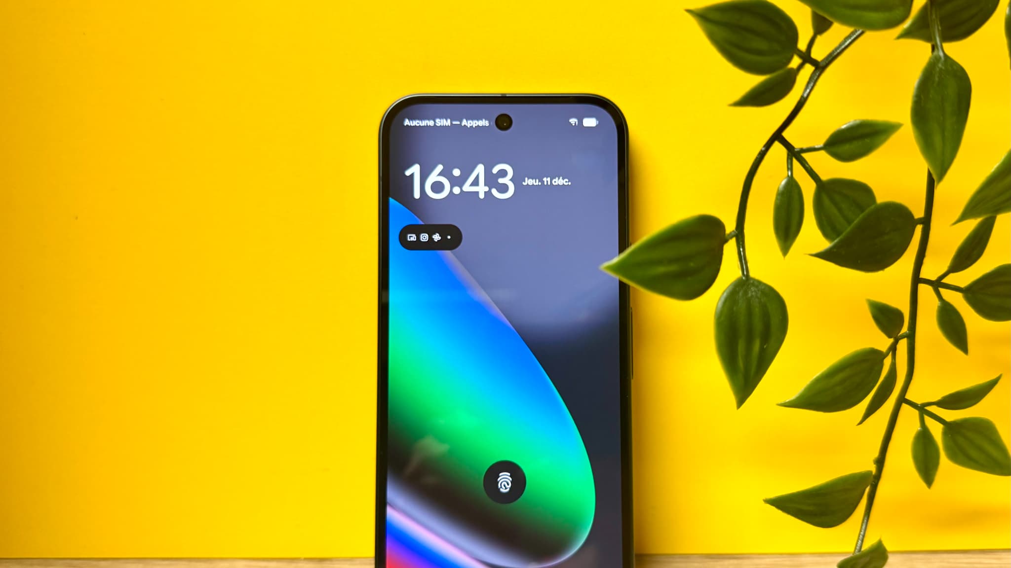 Particulièrement lumineux, l'écran du Google Pixel 10 profite de la technologie OLED pour afficher de jolis contrastes et de belles couleurs vives.