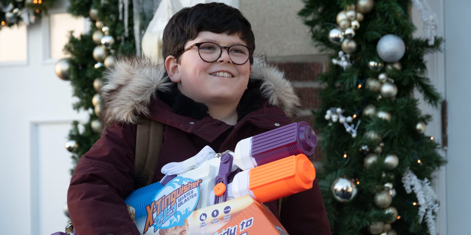 Max (Archie Yates) dans "Maman, j'ai raté l'avion (ça recommence)". 