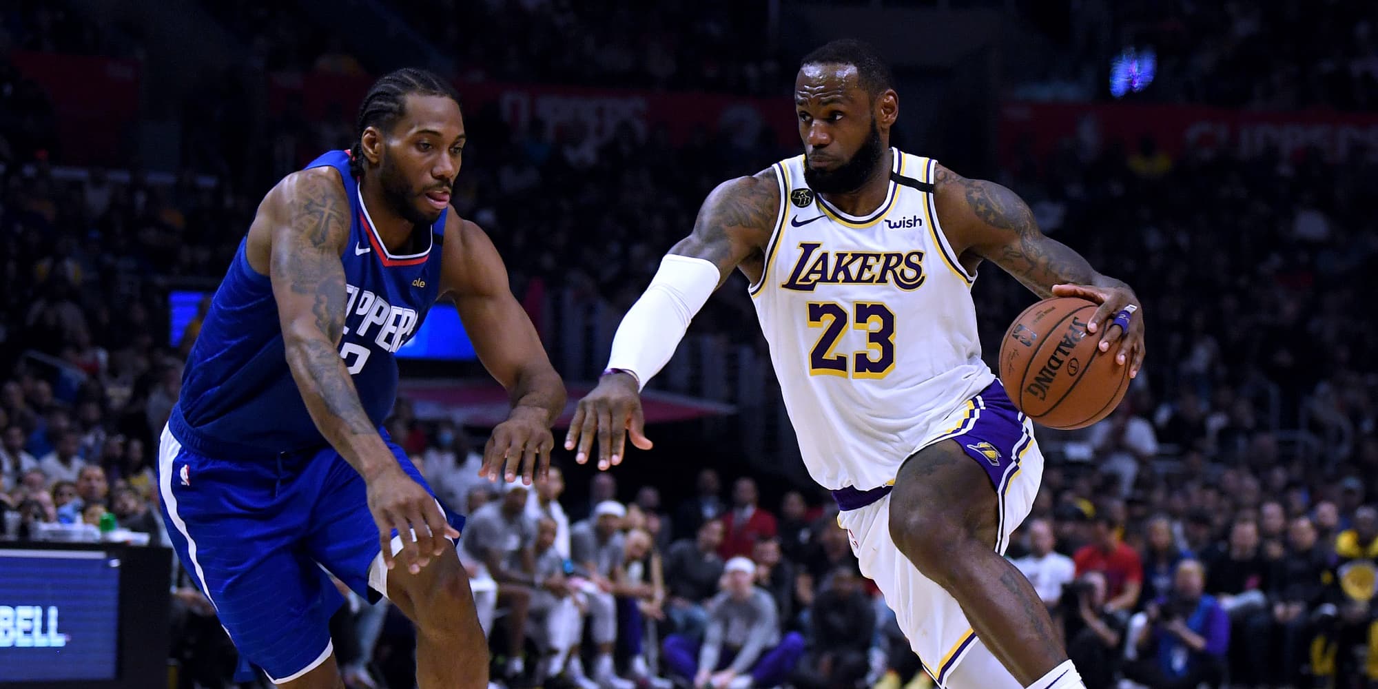 Kawhi Leonard et LeBron James lors du derby LA Clippers - LA Lakers au Staples Center de Los Angeles, le 8 mars 2020.