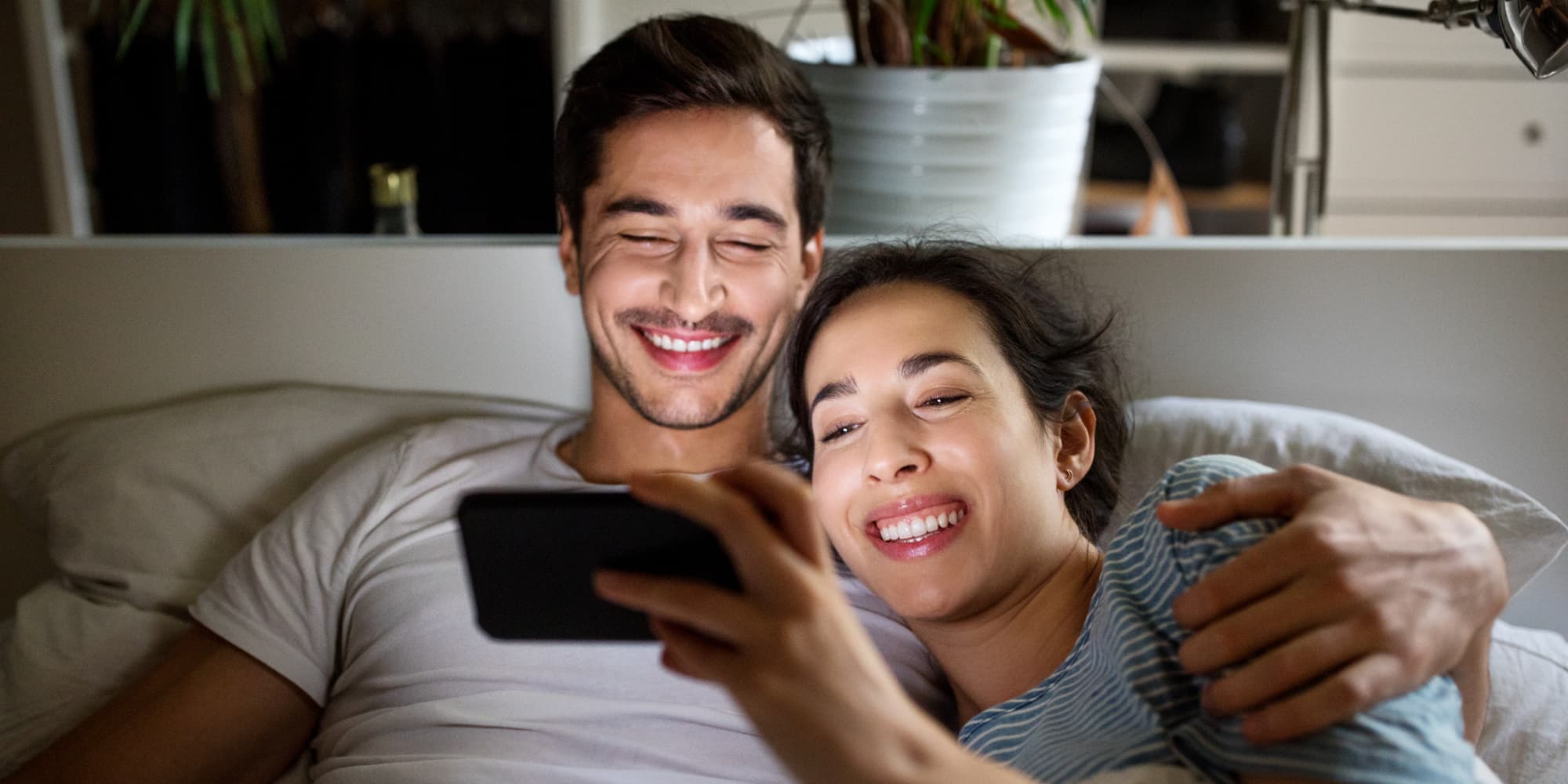 La télévision, c'est aussi sur votre smartphone avec l'application SFR TV 8.