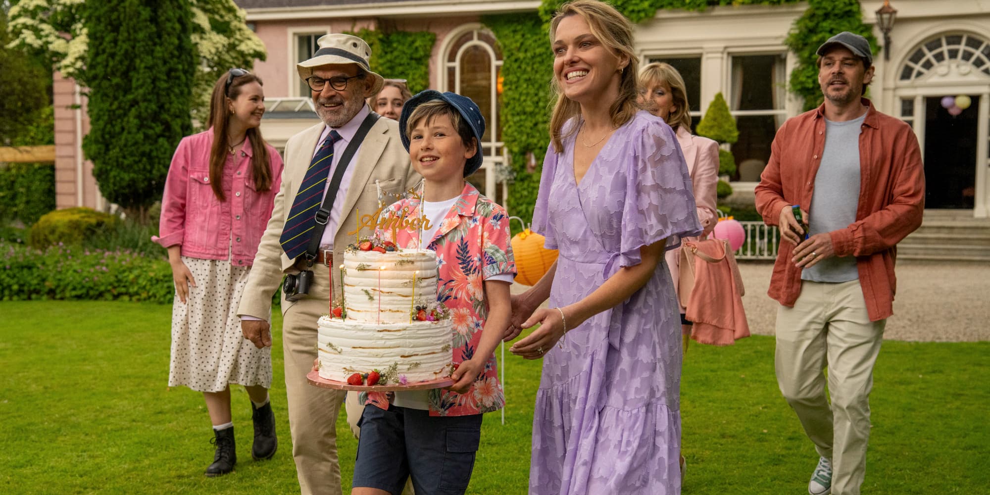 Découvrez "Au Pair", une série dramatique avec Sally Bretton et David Suchet sur CINÉ+ OCS.