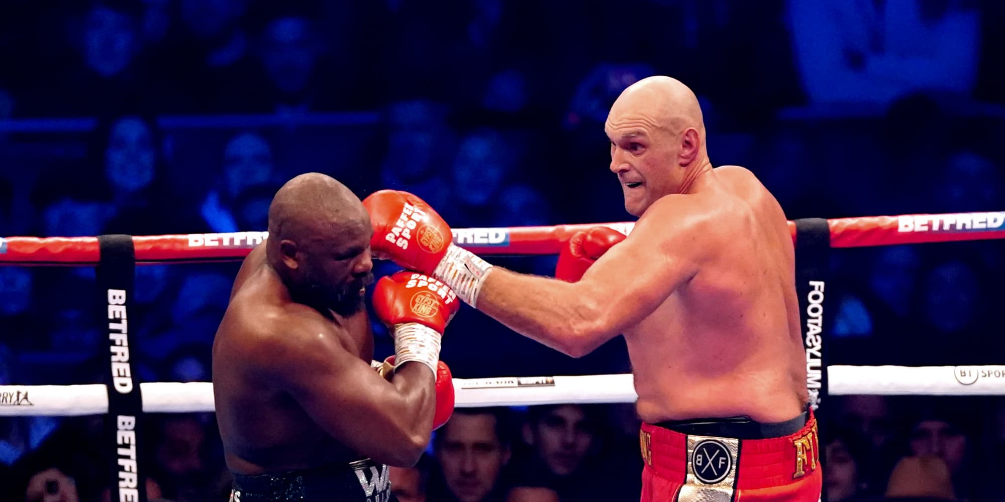 Tyson Fury lors de son combat face à Derek Chisora pour la ceinture WBC des poids lourds, le 3 décembre 2022 au Tottenham Hotspur Stadium (Londres).