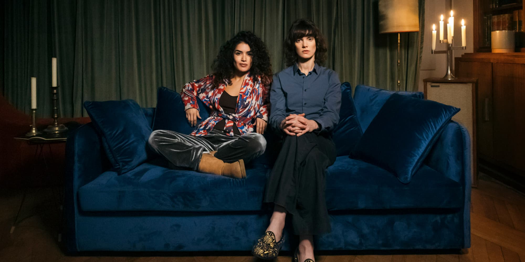 Retrouvez Camille Rutherford et Sabrina Ouazani dans la série "Extra-Lucide" sur CINÉ+ OCS.