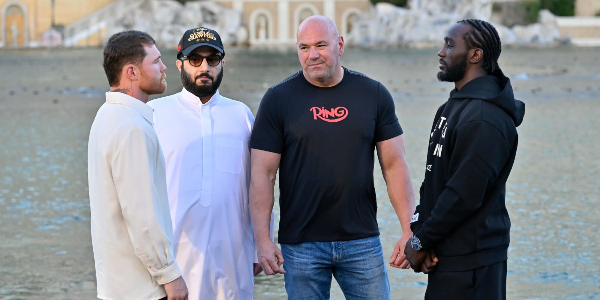 De gauche à droite, Canelo Álvarez, Turki Al-Sheikh, Dana White et Terence Crawford, le 8 septembre dernier aux Fontaines du Bellagio (Las Vegas).