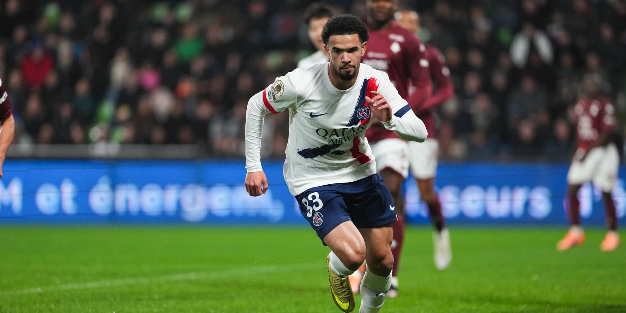 Warren Zaïre-Emery lors du match de Ligue 1 entre Metz et Paris, le 13 décembre au Stade Saint-Symphorien (Metz).
