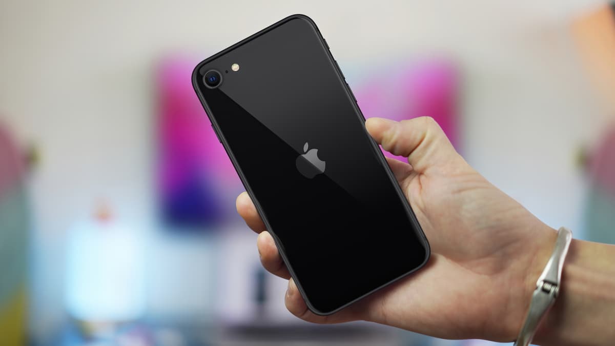 iPhone SE 4 : le prochain smartphone « pas cher » d'Apple pourrait  ressembler à ça