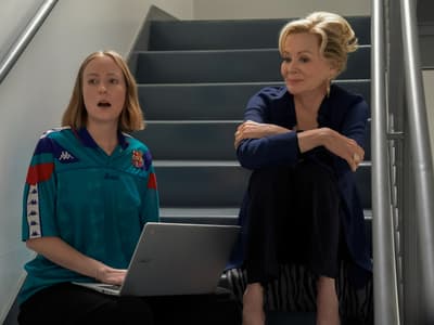 Où (re)voir la série Hacks ?