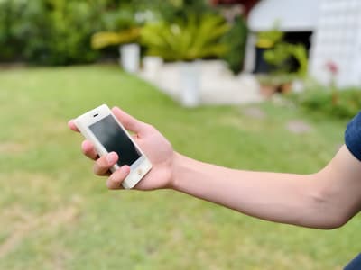 Insolite : à 16 ans, il invente un téléphone à fabriquer soi-même
