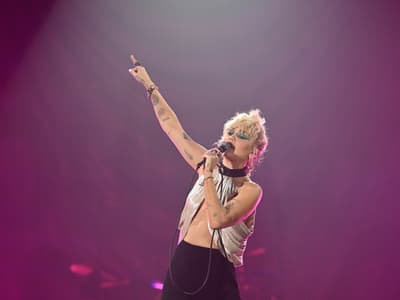 Miley Cyrus signe son grand retour avec Flowers