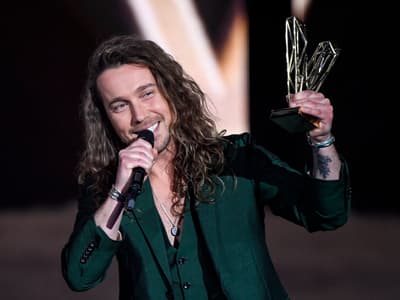 Julien Doré revient en Imposteur avec un album de reprises