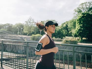 Pourquoi est-il déconseillé de courir avec son portable à la main ou au bras ?