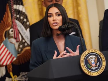 Kim Kardashian a-t-elle offert la chemise ensanglantée de JFK à sa fille ?