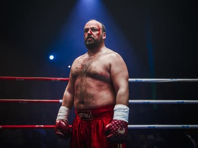 Challenger sur Netflix : Alban Ivanov boxe-t-il vraiment dans le film ?