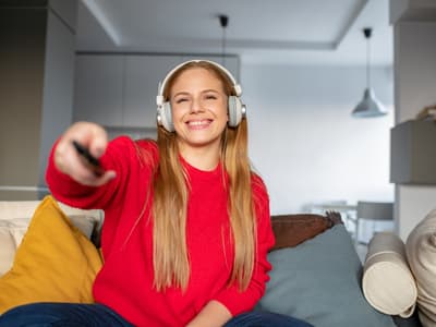 Peut-on connecter des écouteurs ou un casque sans fil à sa TV ?