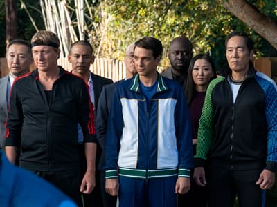 Cobra Kai, saison 5 : un nouveau trio coup de poing dans la bande-annonce