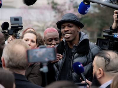 En Place : zoom sur la nouvelle série française comique de Netflix