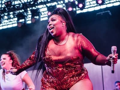 6 chanteuses inspirantes qui nagent en plein Girl Power