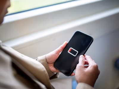 Votre iPhone a perdu en autonomie avec iOS 18 ? Voici 5 astuces pour économiser votre batterie