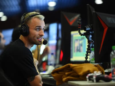 Le YouTubeur Squeezie se lance-t-il vraiment dans la musique ?