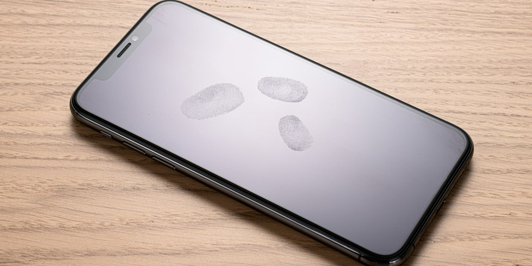 Les écrans de nos smartphones seront-ils bientôt en mesure de se nettoyer seuls ?
