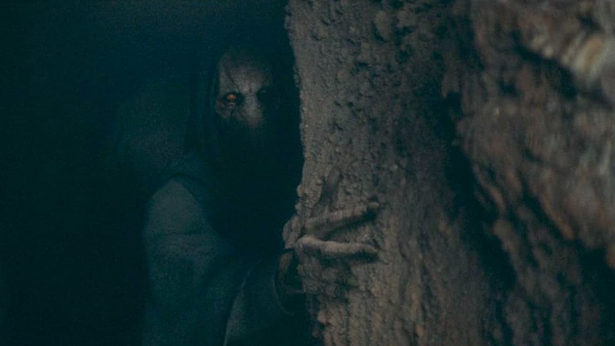 Bien qu'apparaissant que quelques secondes et dans le noir, il est difficile de concevoir que ce ne soit pas Dark Plagueis.