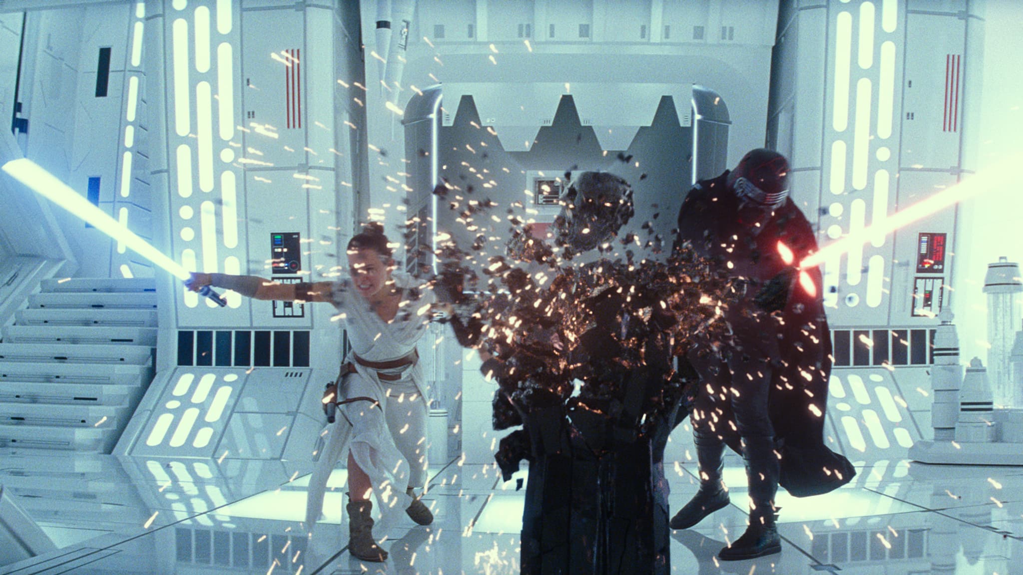 Rey (Daisy Ridley) et Kylo Ren (Adam Driver) dans la dernière bande-annonce de Star Wars IX. Rey (Daisy Ridley) et Kylo Ren (Adam Driver) dans la dernière bande-annonce de Star Wars IX.