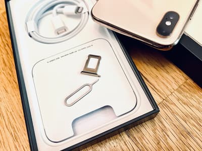 À quoi sert le trou sur la petite clé qui ouvre le tiroir des cartes SIM ?