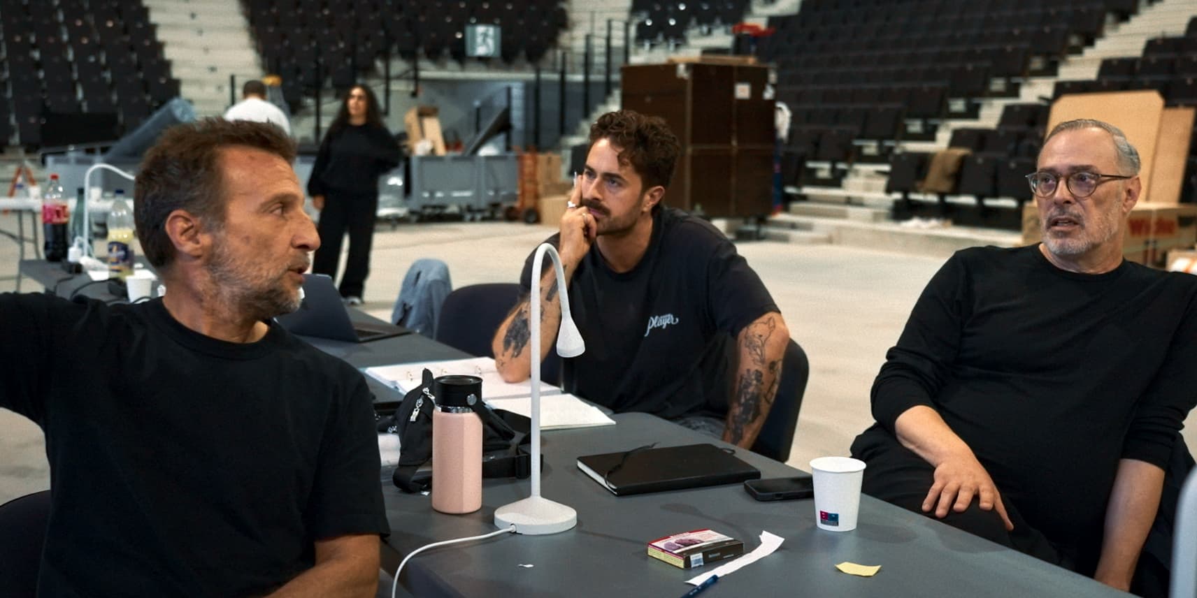 Mathieu Kassovitz lors de la préparation de la pièce ''La Haine – Jusqu’ici rien n’a changé'', à retrouver sur Canal+ Docs dans la série-docu ''La Haine – La scène est à nous''.