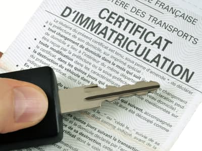 Comment avoir sa carte grise sur son smartphone ?
