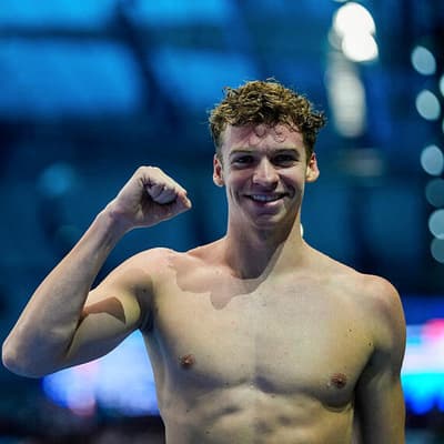 Mondiaux de natation 2025 : Léon Marchand bat le record du monde du 200m 4 nages