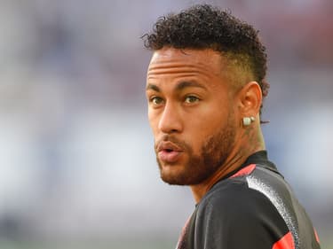 Neymar : une sculpture à son effigie exposée en plein Paris