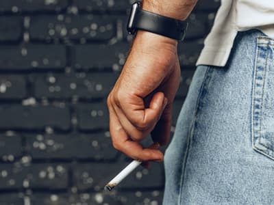 Votre montre connectée pourrait bientôt vous aider à arrêter de fumer