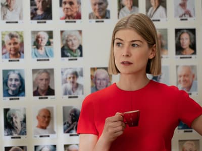 I Care a Lot : la nouvelle pépite de Netflix, entre thriller et humour noir