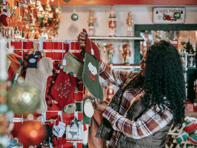 1 Français sur 3 stresse face aux cadeaux de Noël : nos astuces pour des achats en toute détente