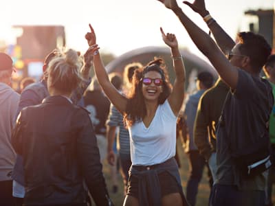 Au fait, c'est quoi le tube de l'été 2025 ?