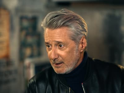 La vie ''rêvée'' d'un enfant du rock : le documentaire sur Antoine de Caunes arrive sur Canal+