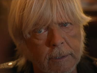 Découvrez le nouveau clip de Renaud, "Si tu me payes un verre"