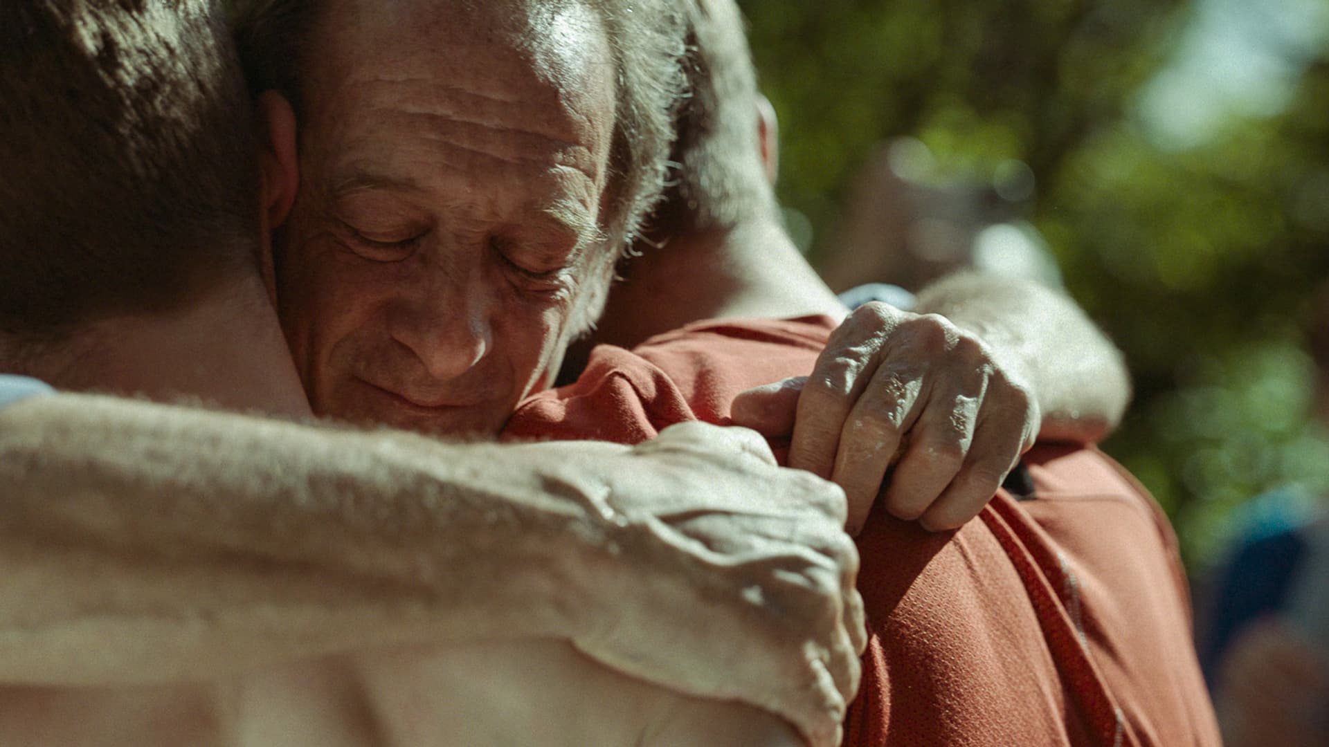 Une des rares scènes sentimentales explicites entre Pierre et ses fils