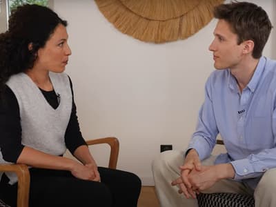 Jules comme César dévoile comment la Fondation SFR et Emmaüs Connect luttent contre l'illectronisme