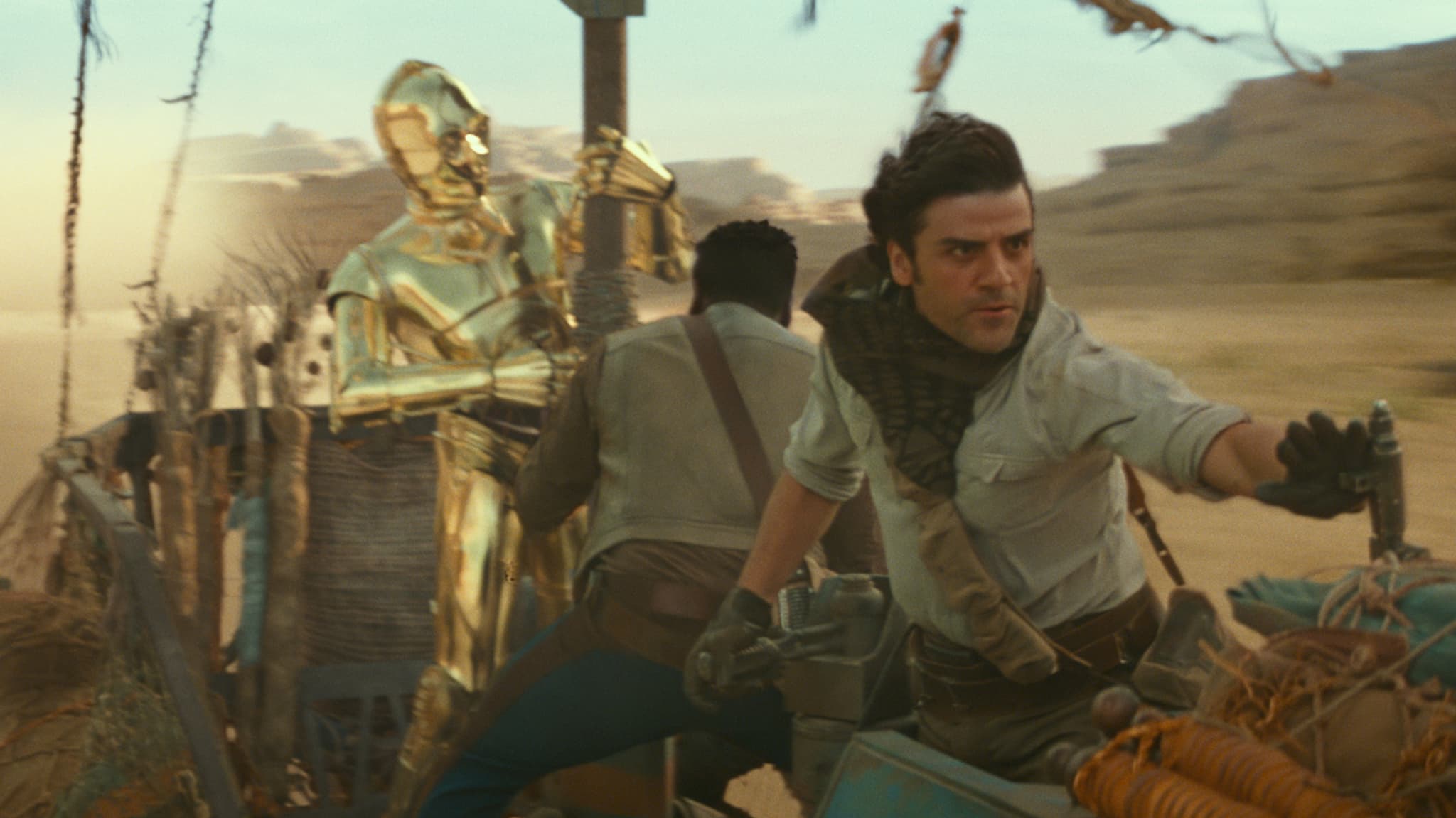Poe, Finn et C3P0 tentent d'échapper aux Stormtroopers dans Star Wars : L'Ascension de Skywalker.